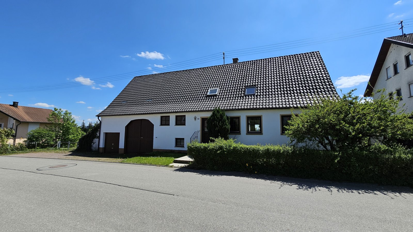 Dein neues Anwesen: Ein großzügiges Haus auf einem weitläufigen Grundstück in einer idyllischen Lage  Dein neues Anwesen: Ein großzügiges Haus auf einem weitläufigen Grundstück in einer idyllischen Lage